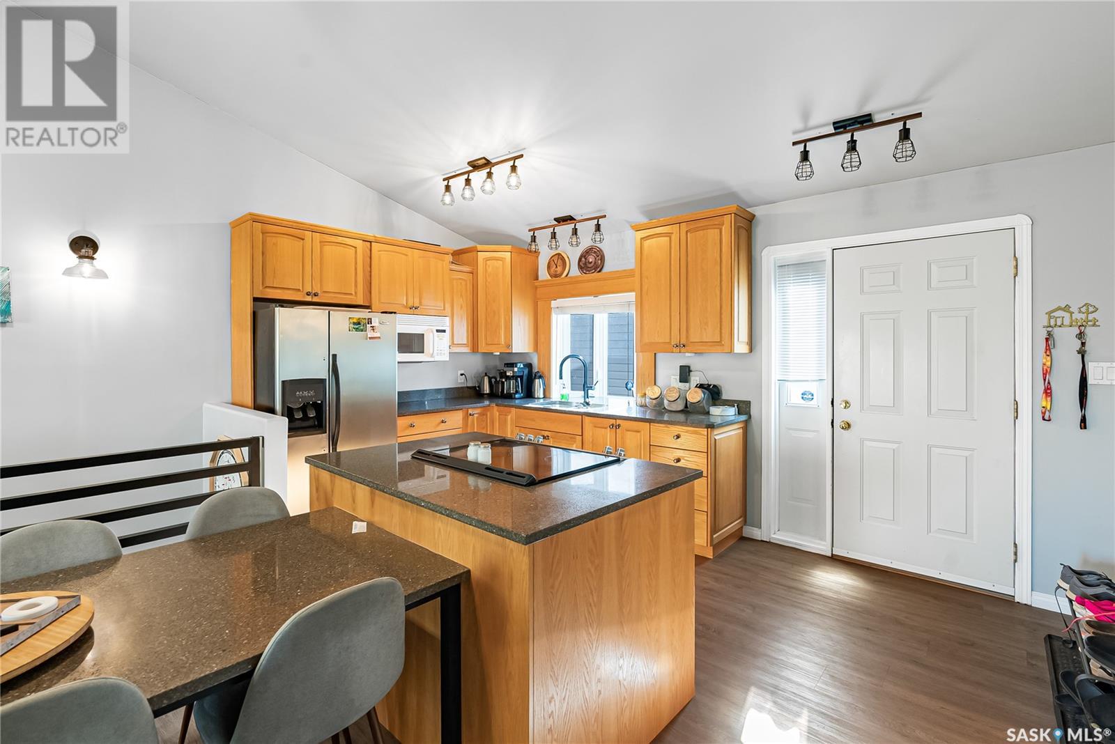 L10B11 Poplar BEACH