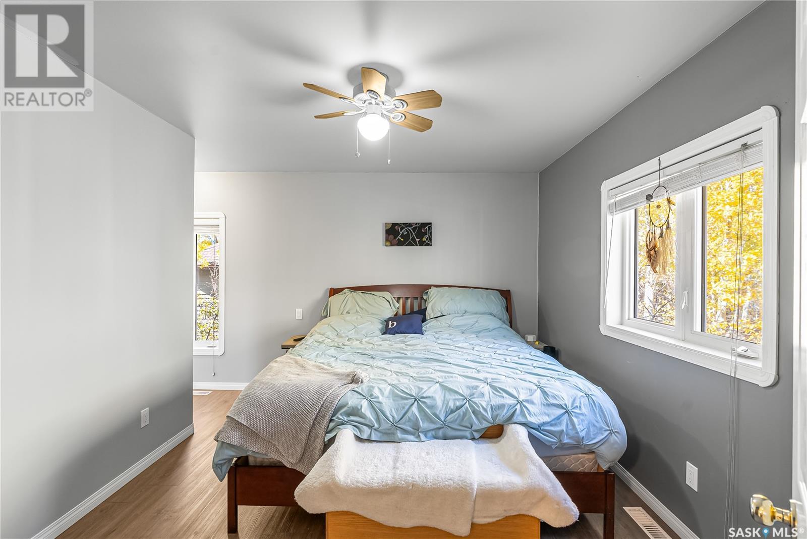 L10B11 Poplar BEACH