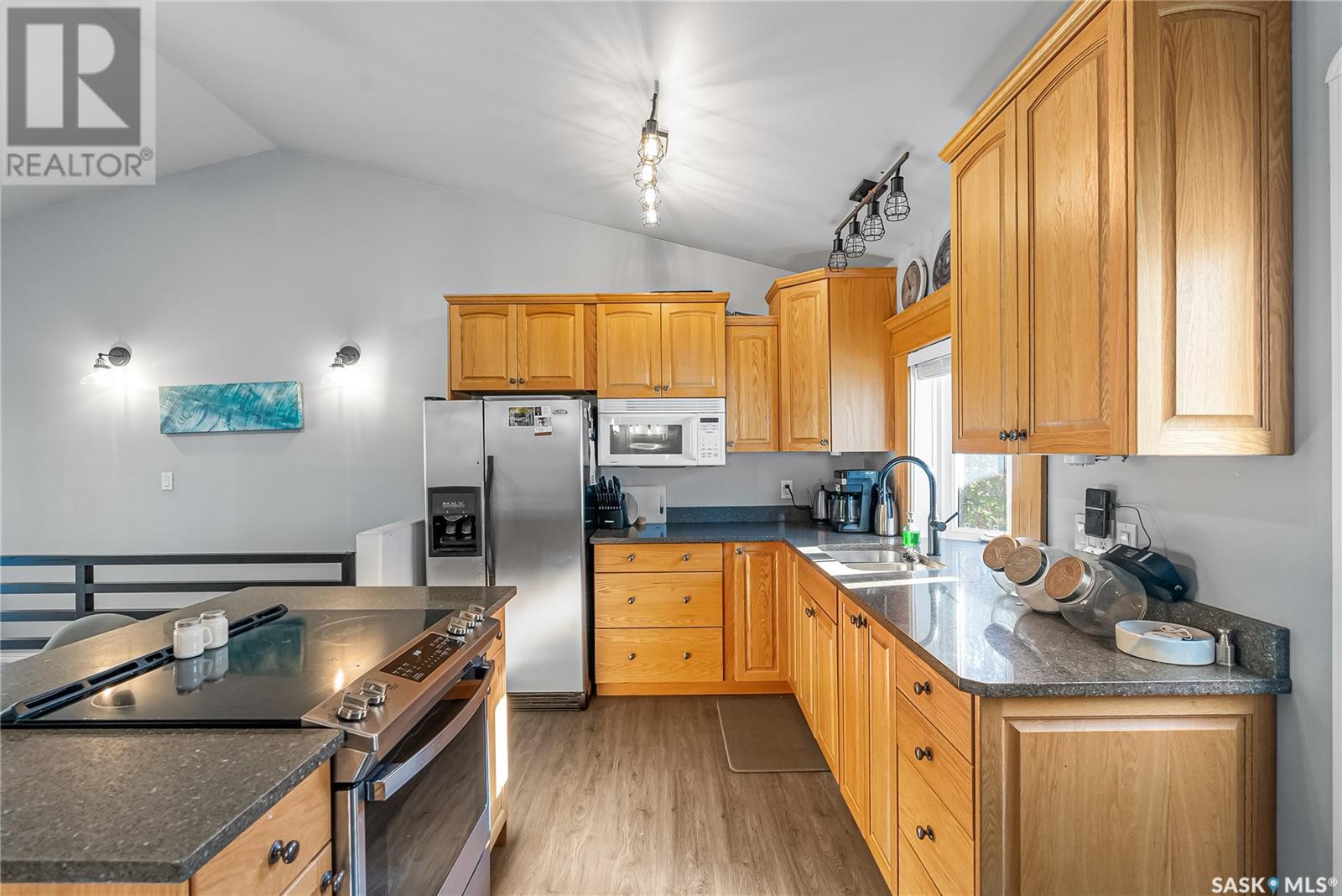 L10B11 Poplar BEACH