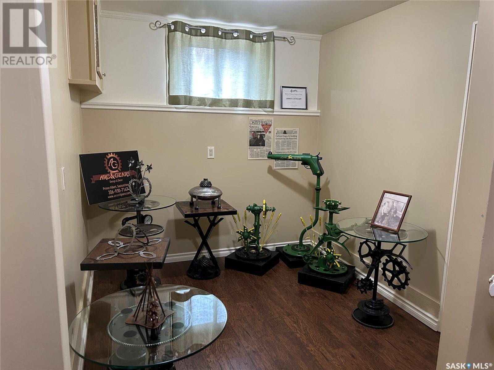 661 17th STREET W