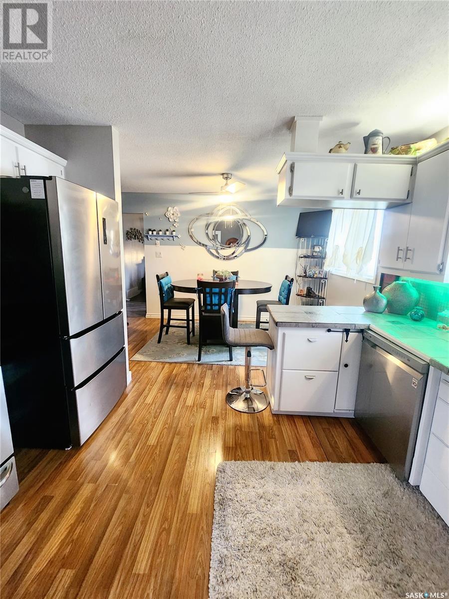 1109 3rd STREET E