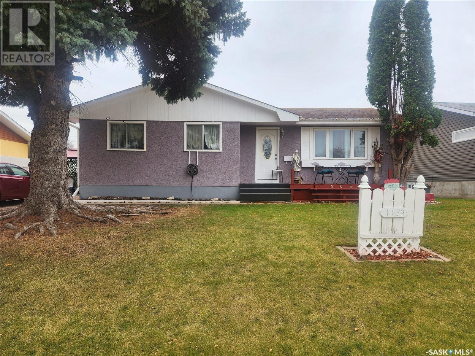1109 3rd STREET E