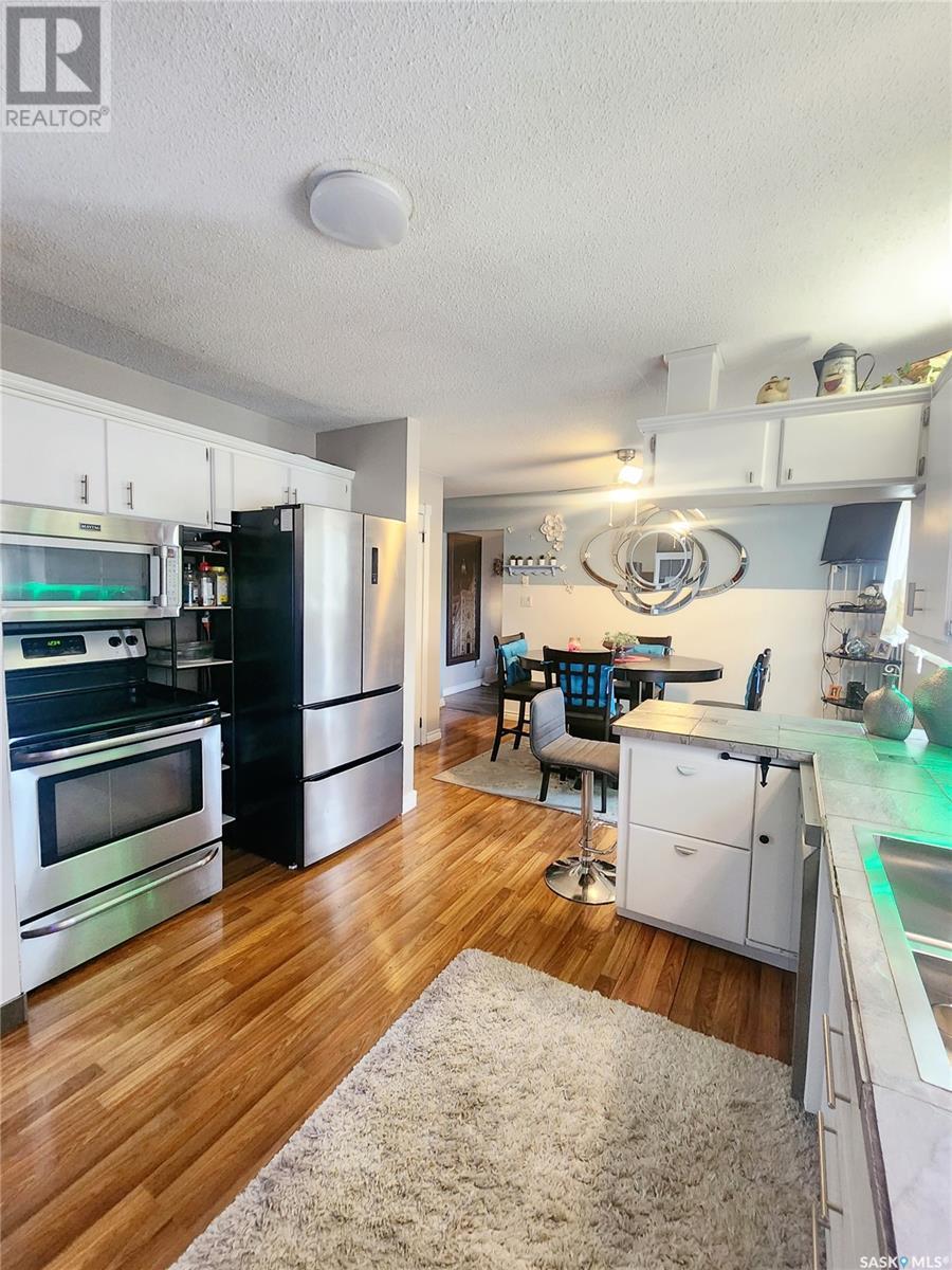 1109 3rd STREET E