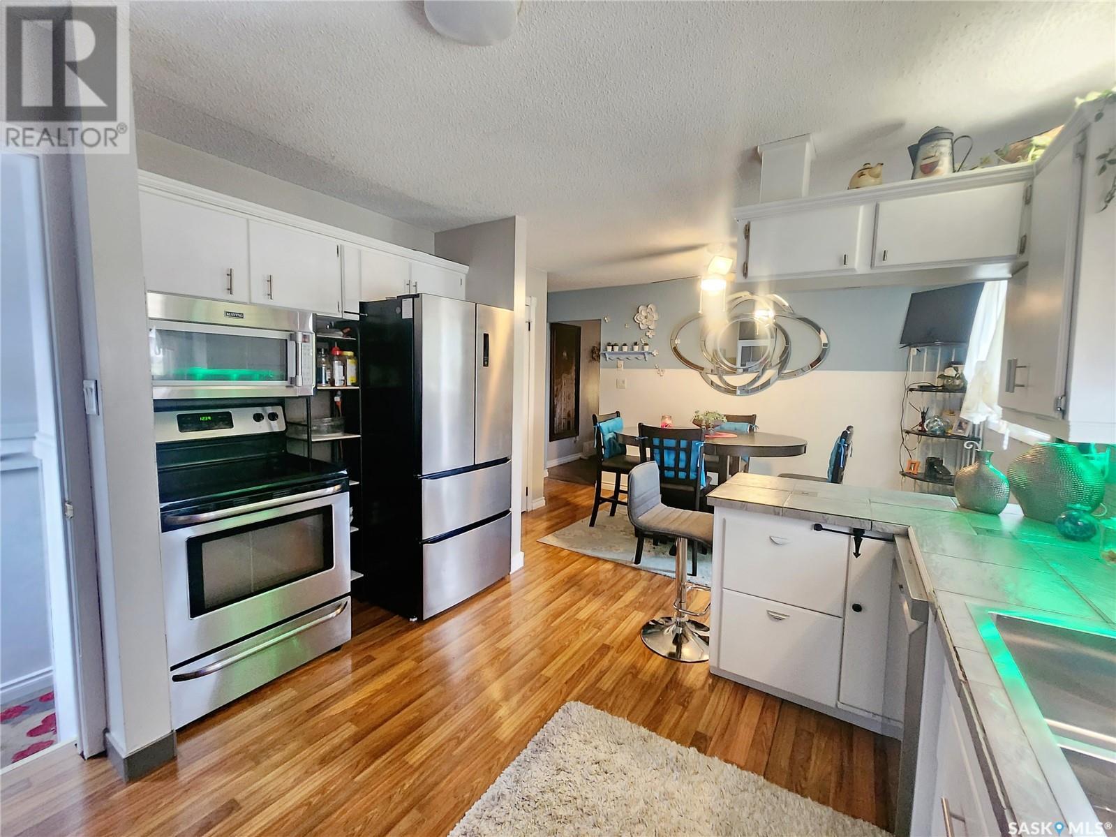1109 3rd STREET E