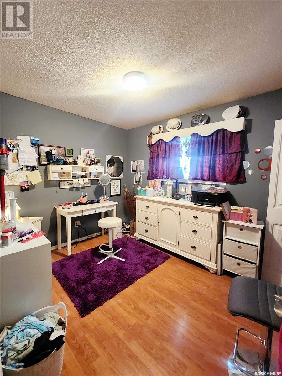 1109 3rd STREET E