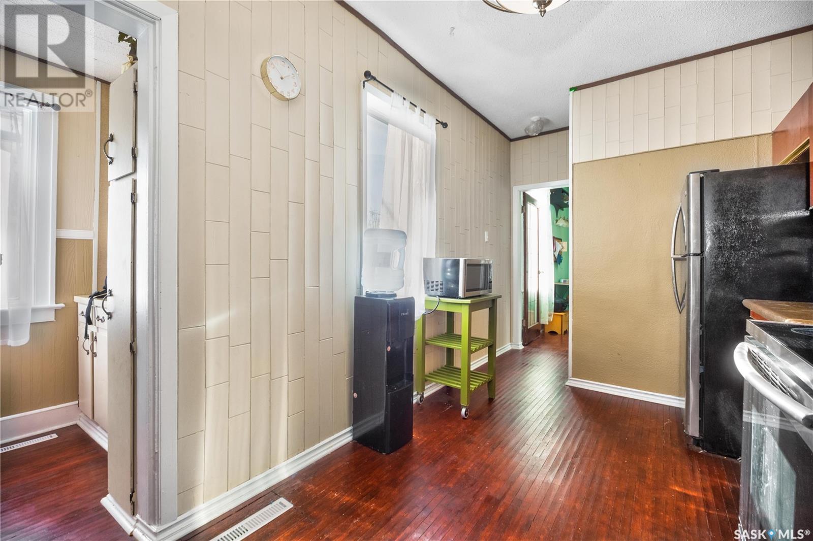 121 11th STREET E