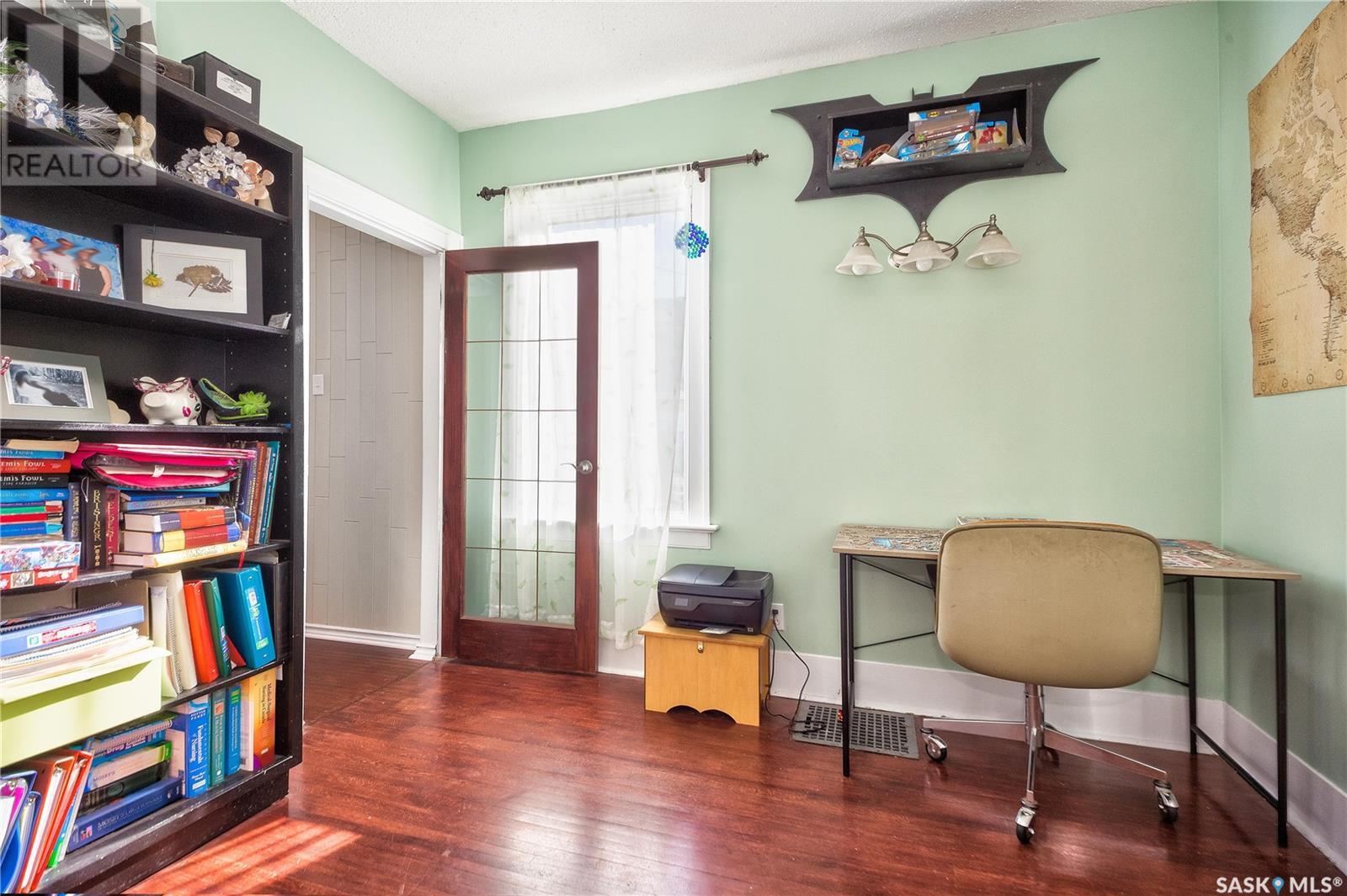 121 11th STREET E