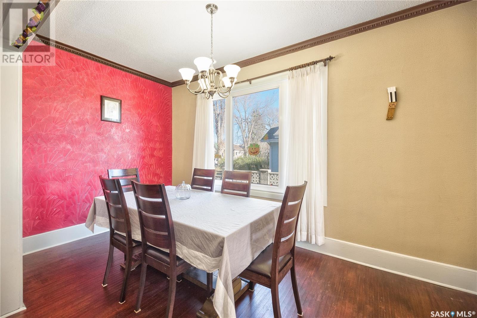 121 11th STREET E