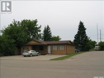 208 2nd AVENUE W