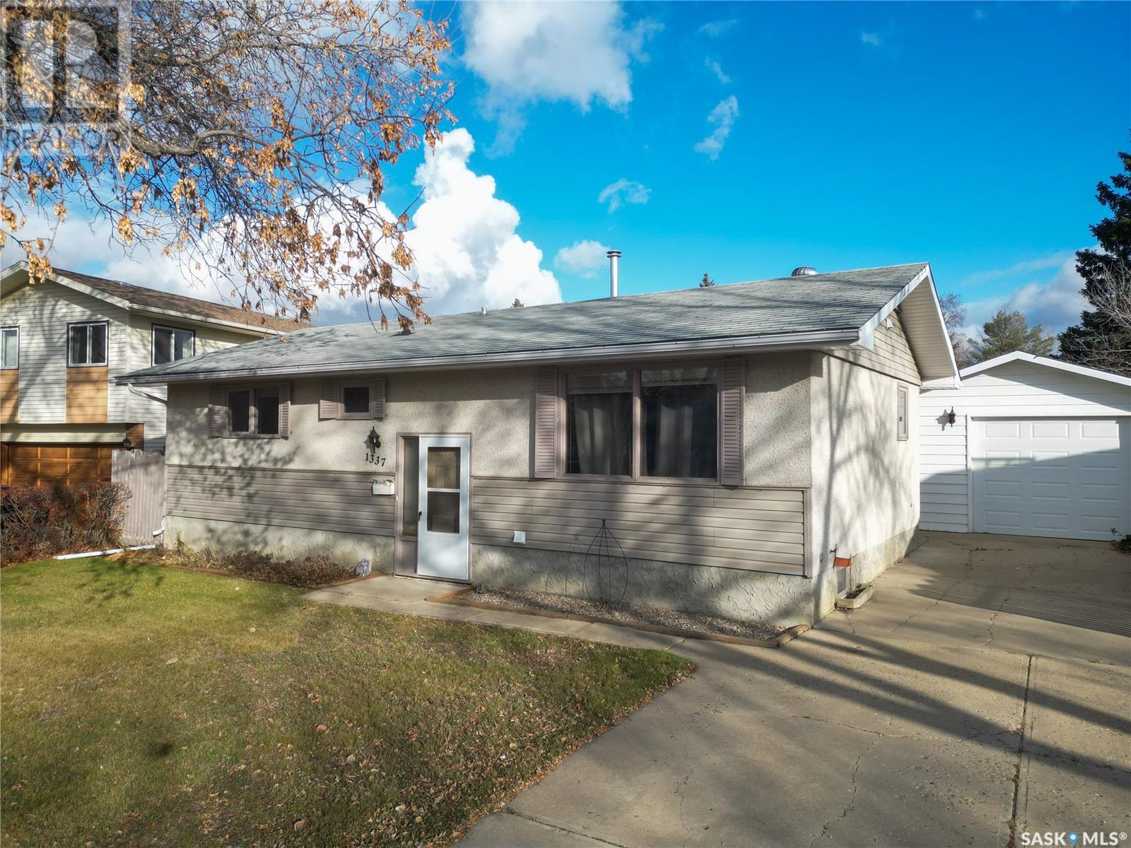 1337 Gillmor CRESCENT