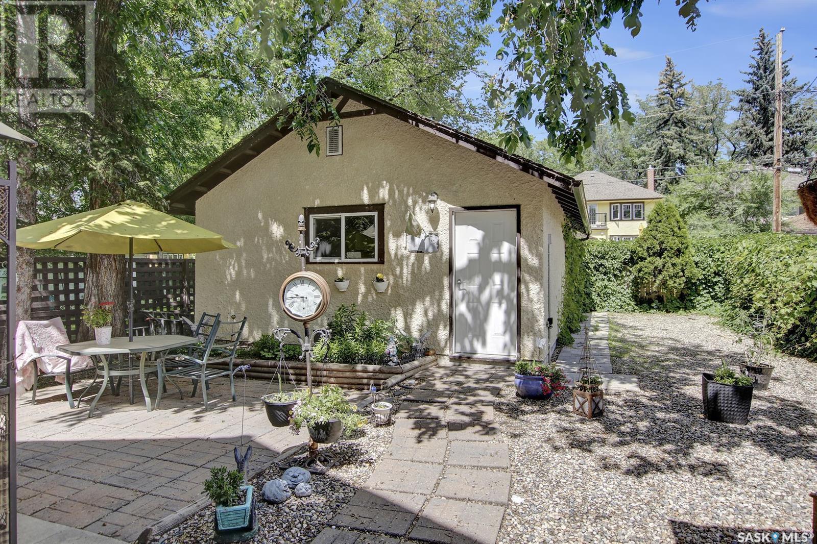 233 Leopold CRESCENT