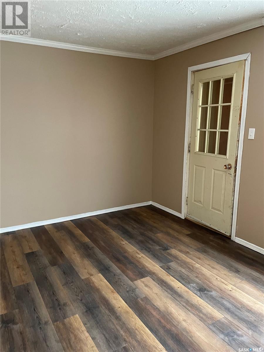 805 River STREET W
