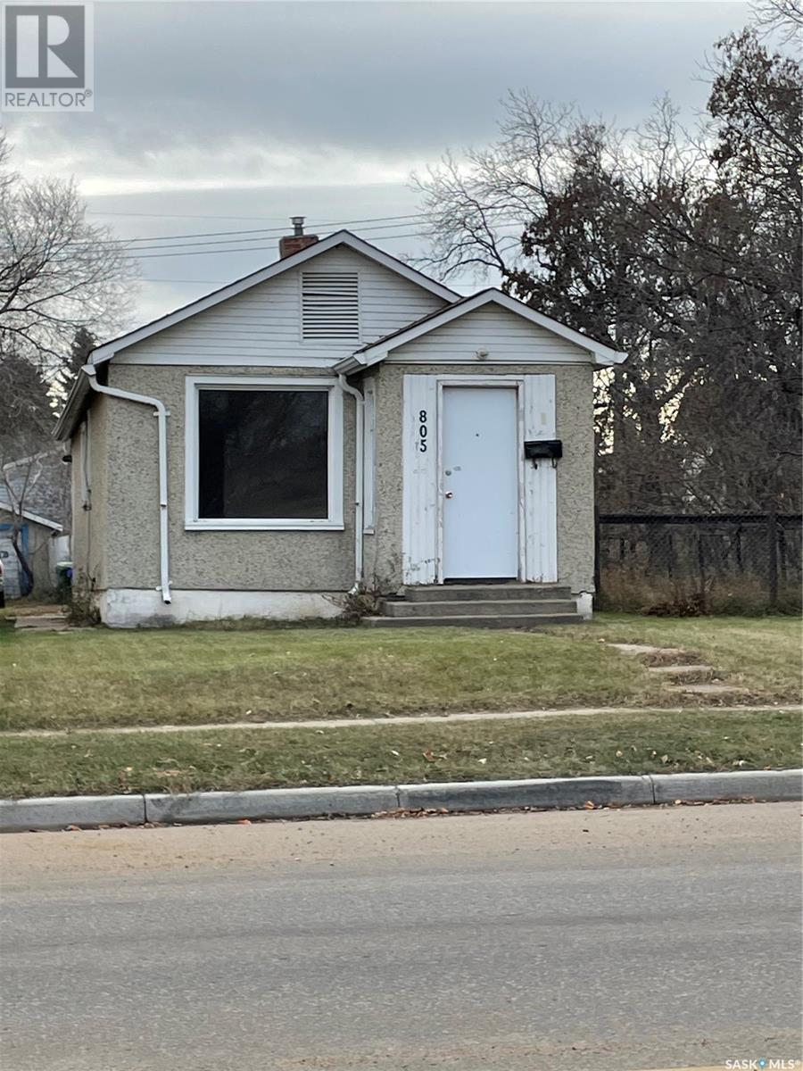 805 River STREET W