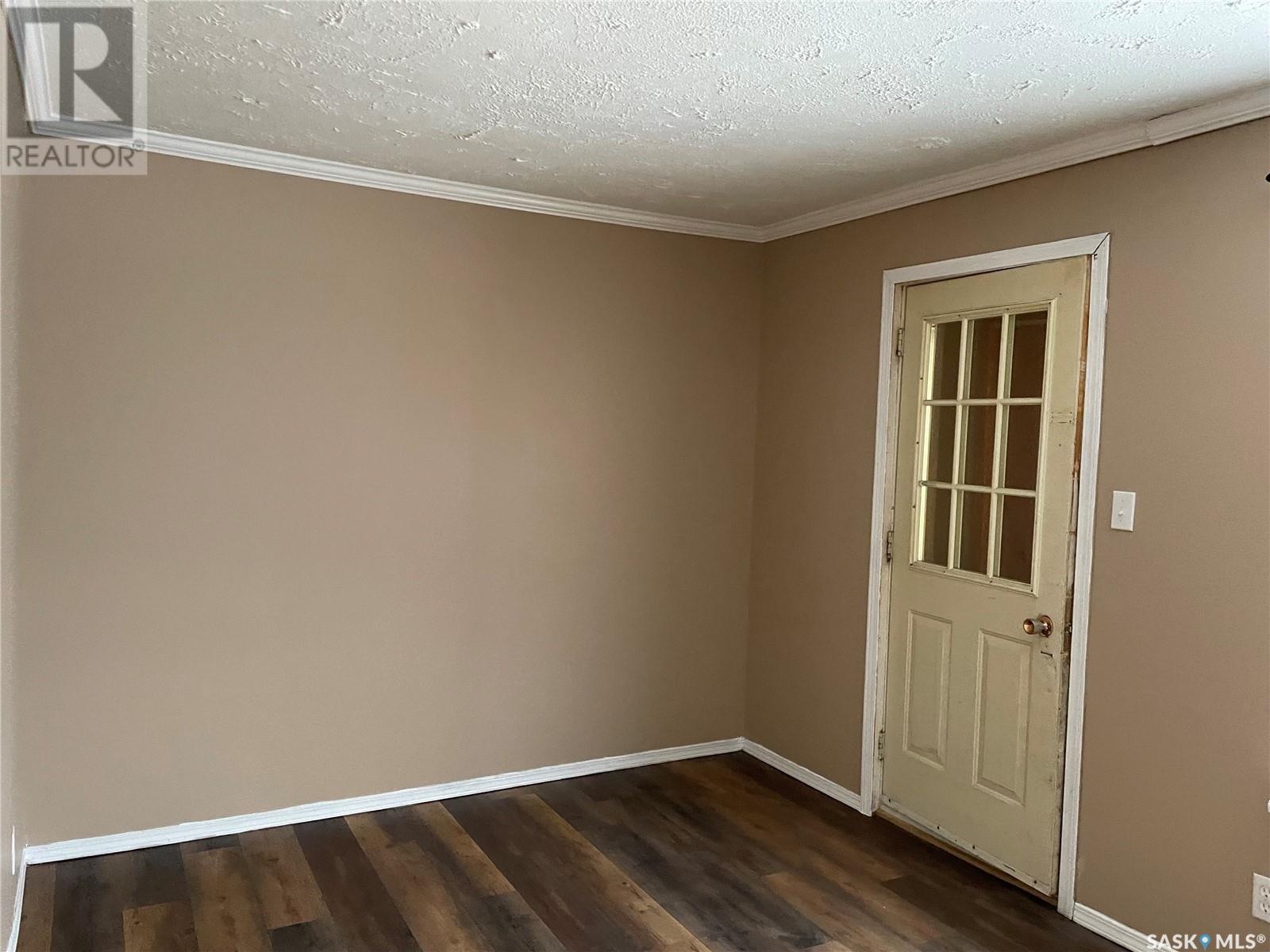 805 River STREET W