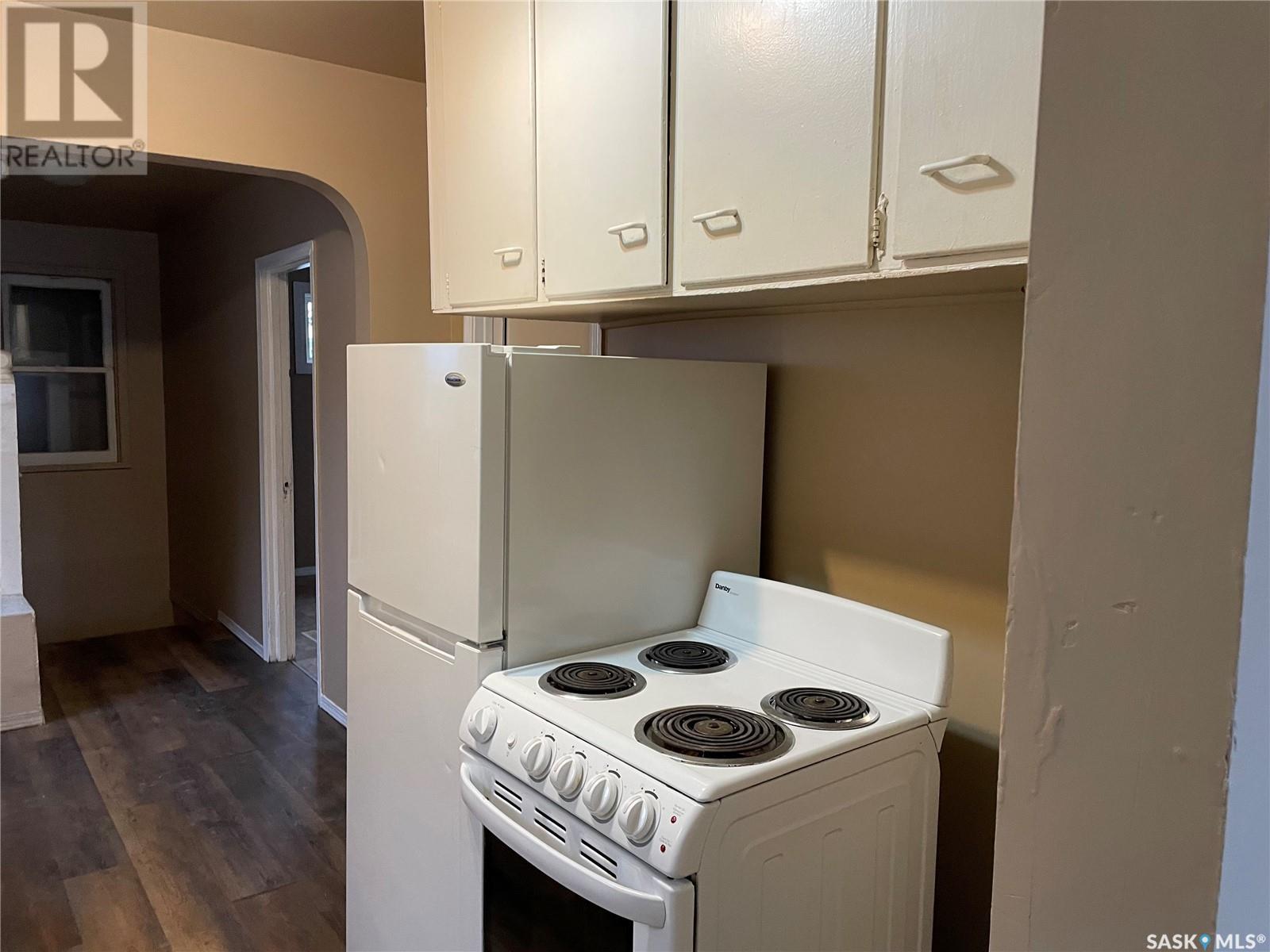 805 River STREET W