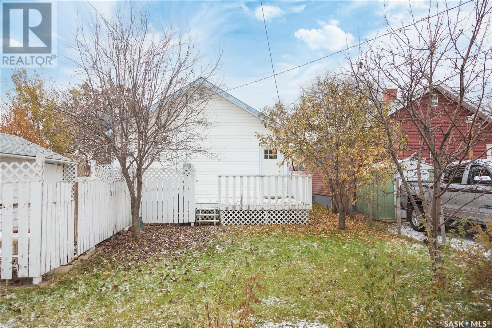 580 11th STREET E