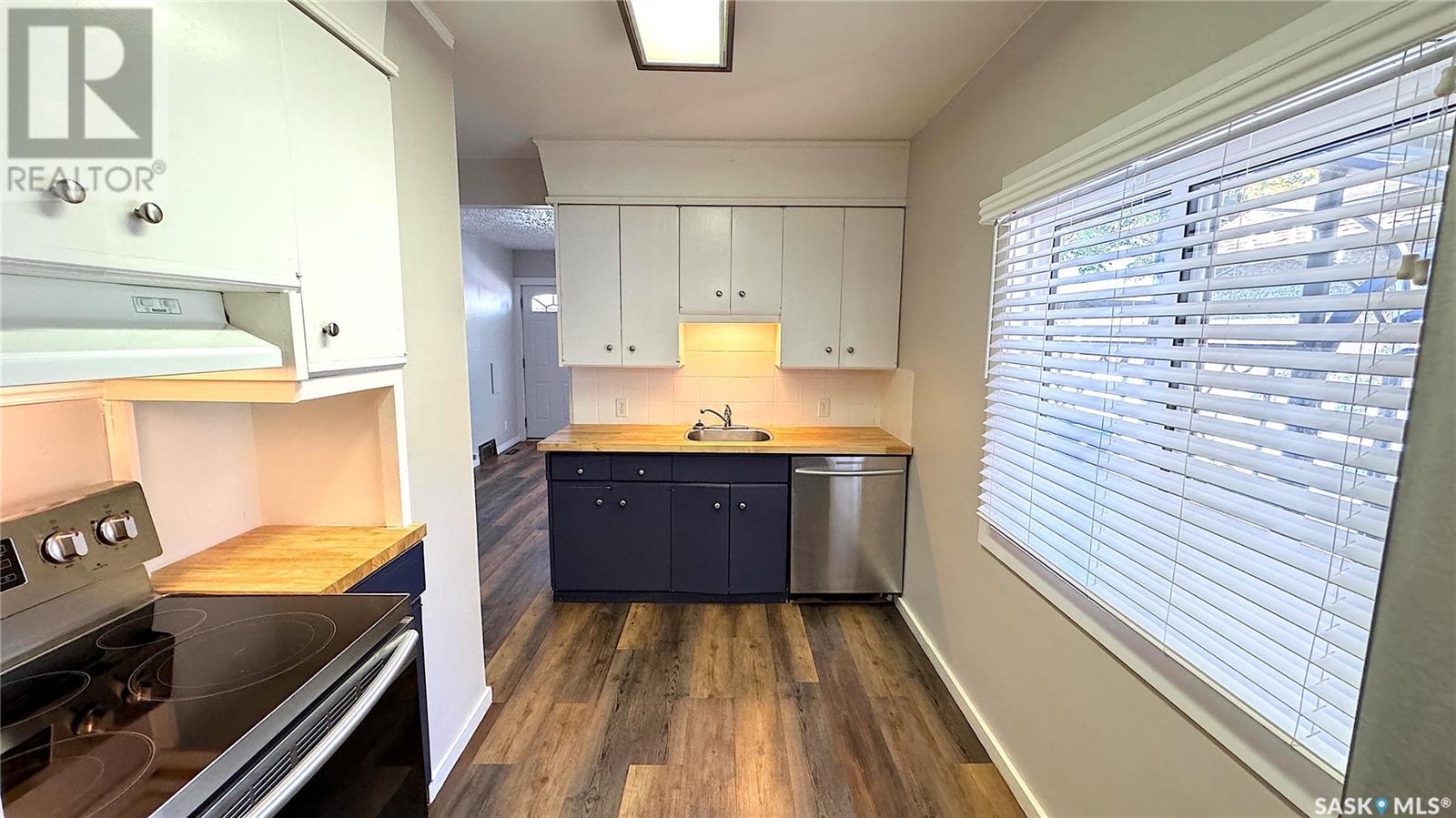 879 13th STREET W