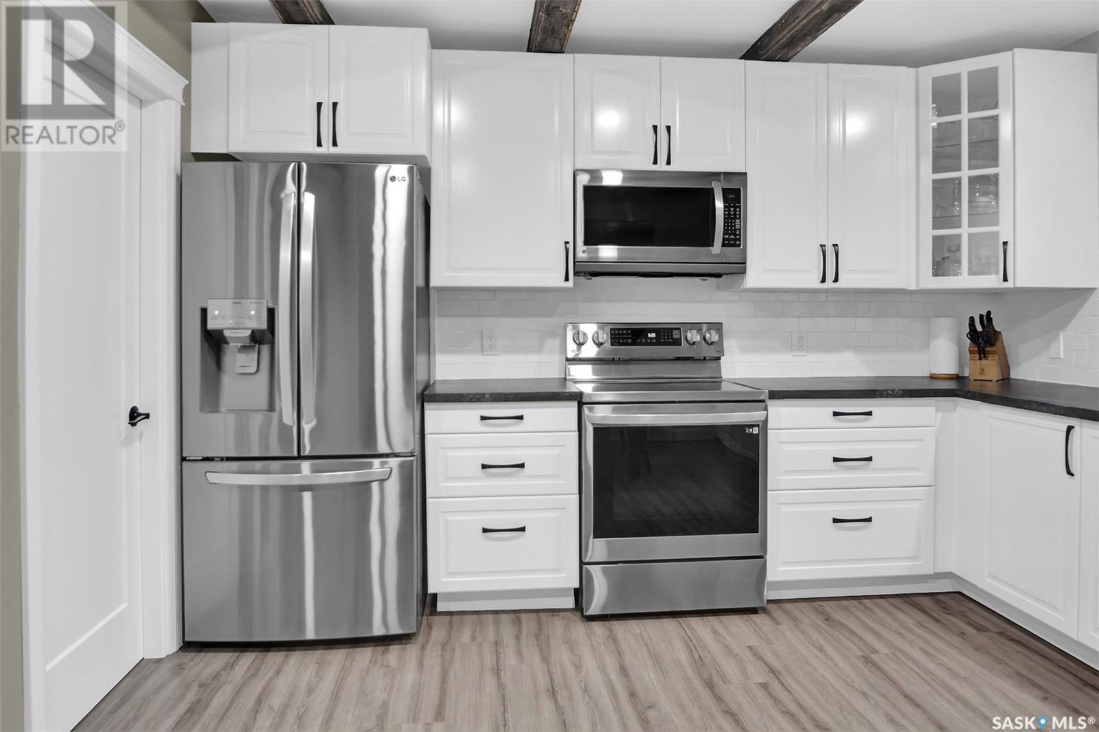 106 2nd AVENUE W