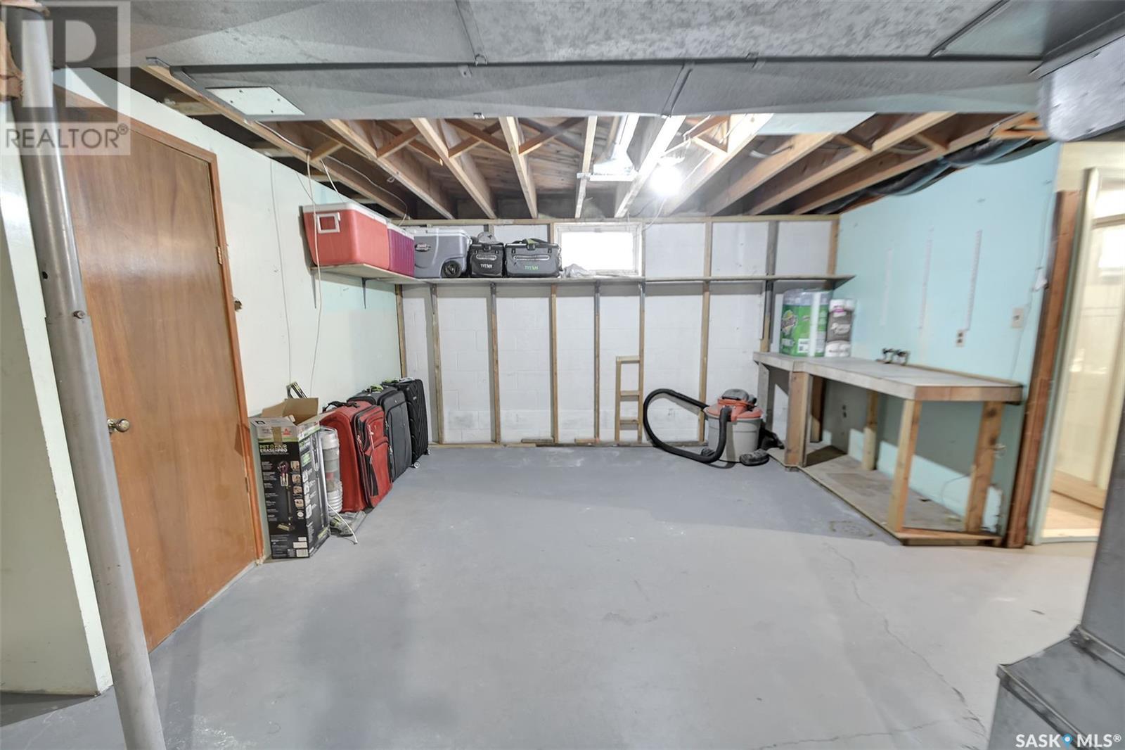 106 2nd AVENUE W