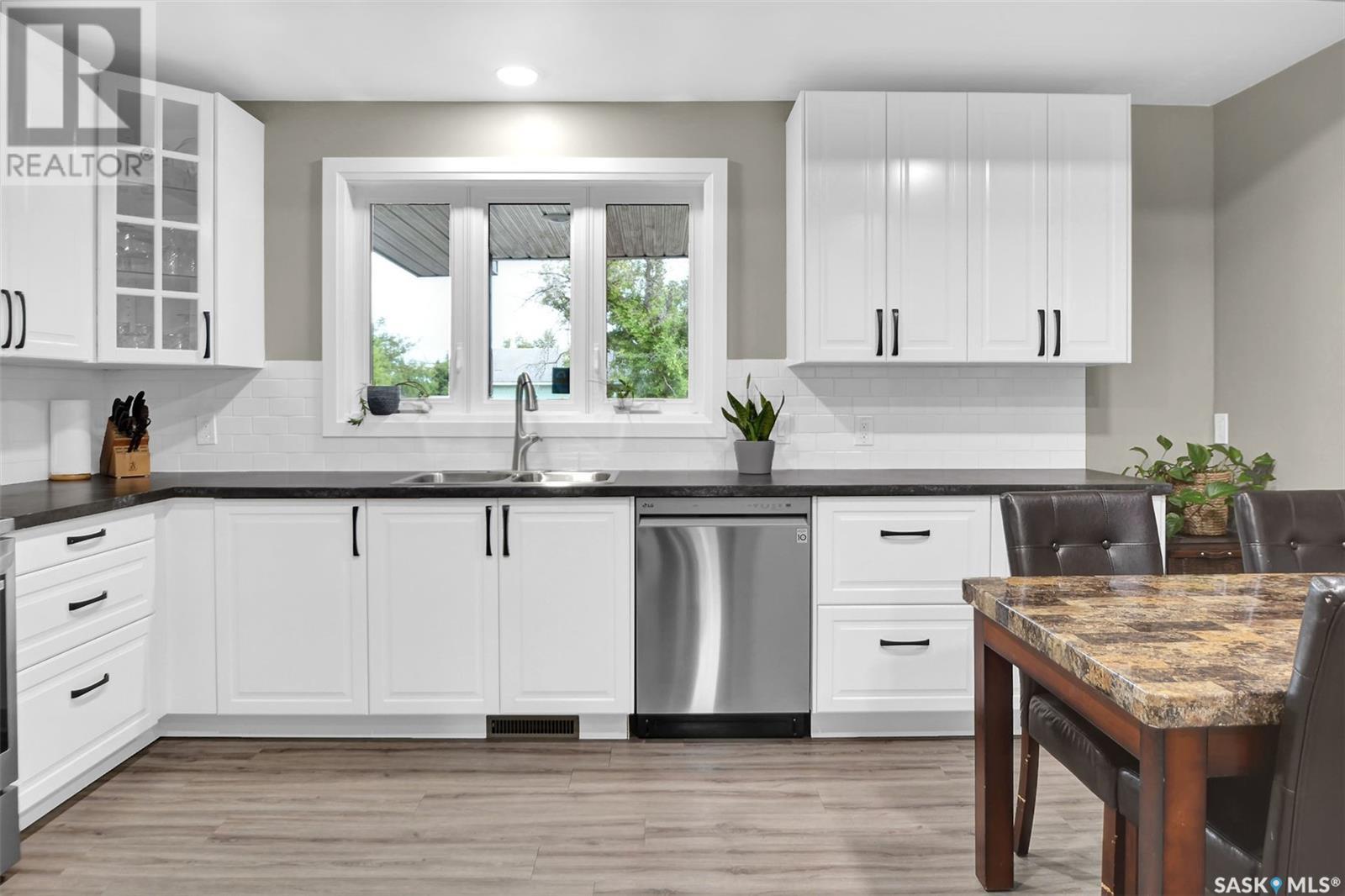 106 2nd AVENUE W