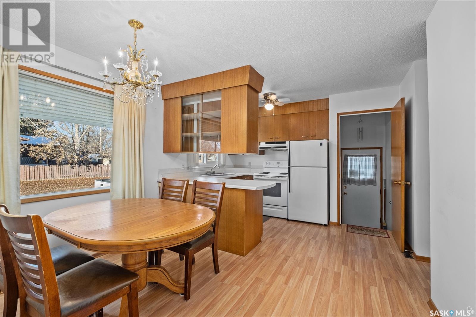 700 6th STREET E