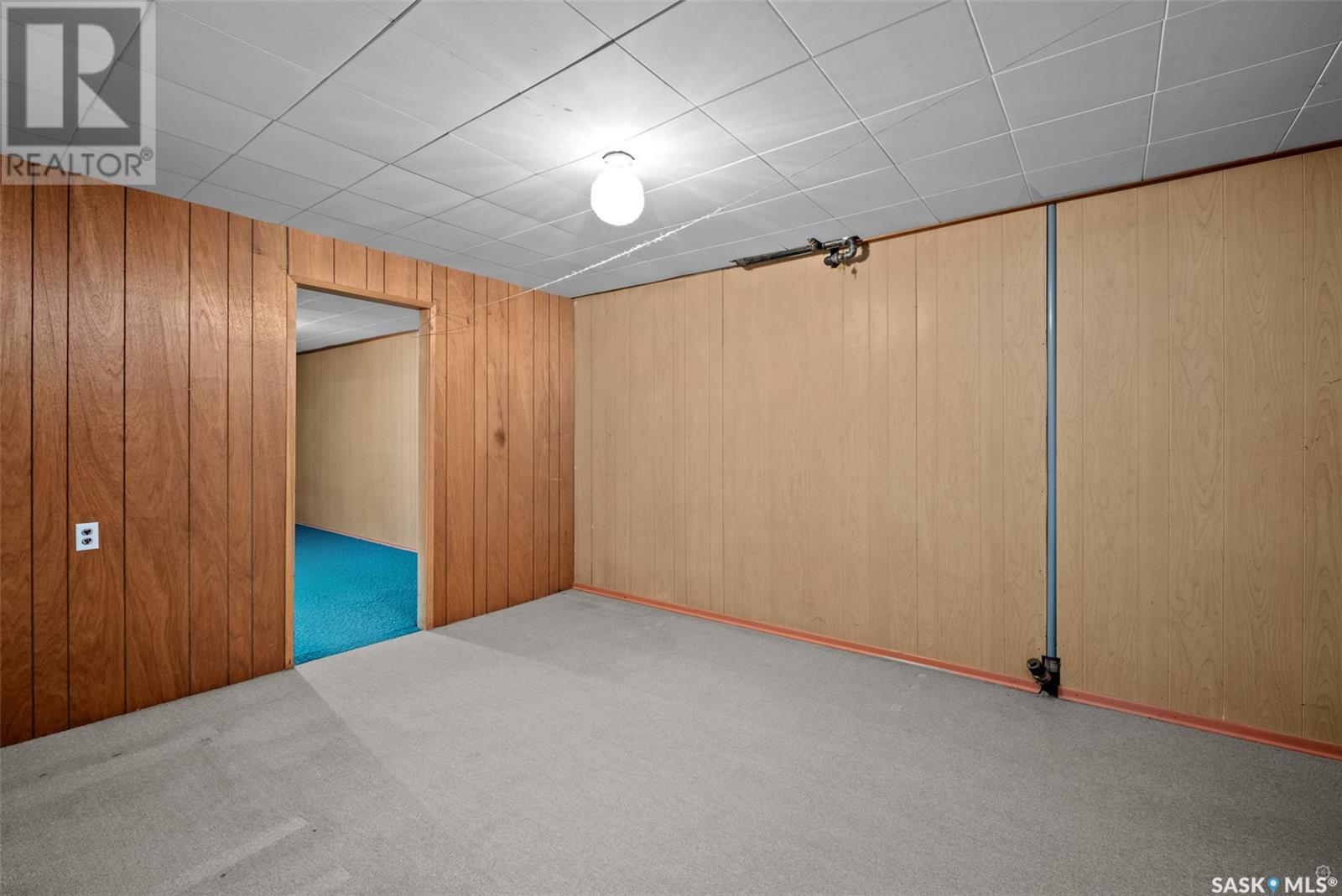 700 6th STREET E