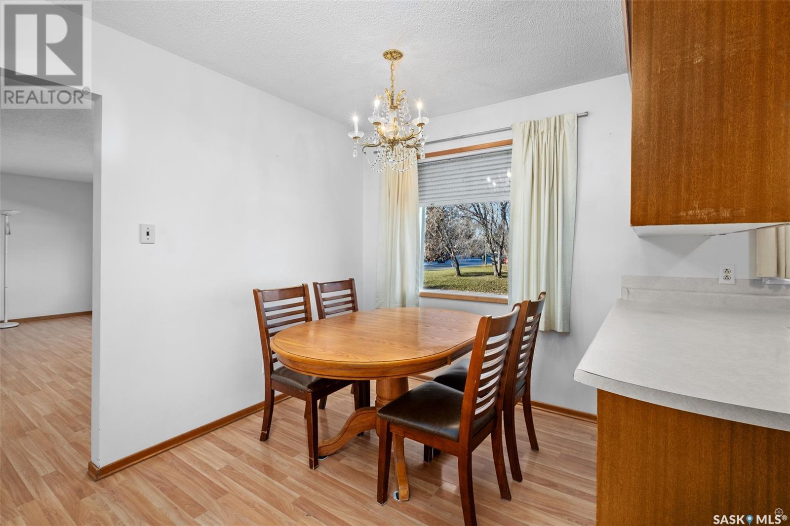 700 6th STREET E