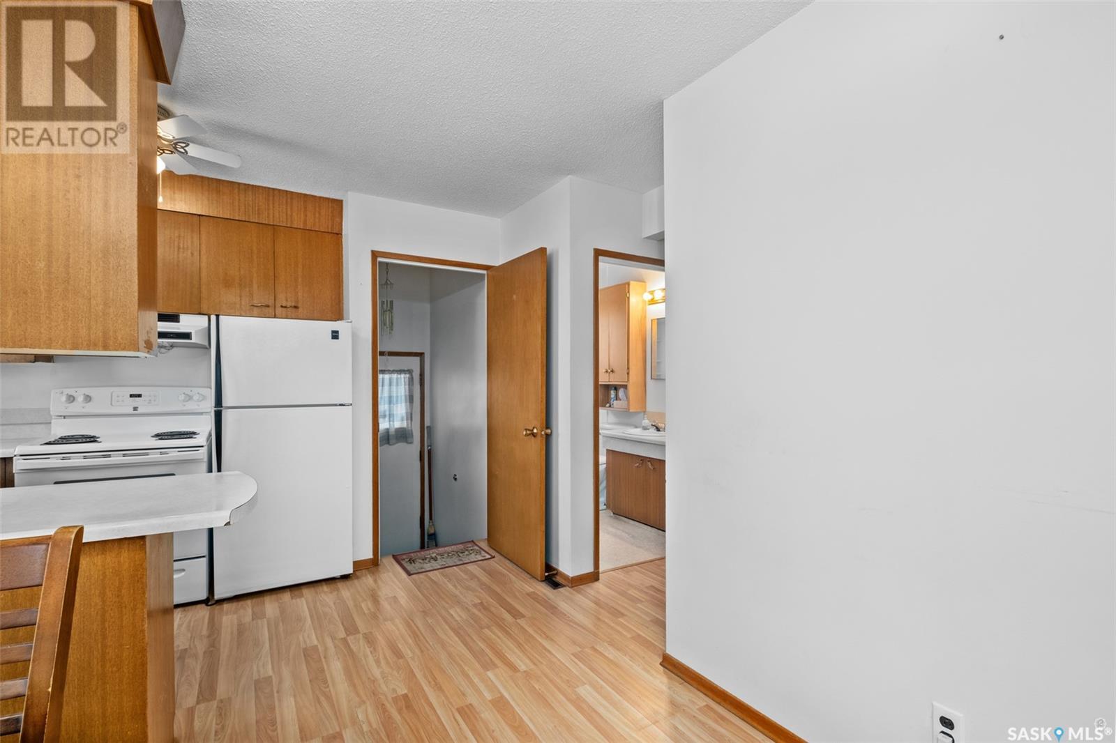 700 6th STREET E