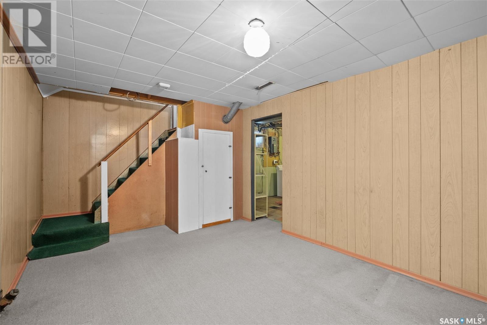 700 6th STREET E
