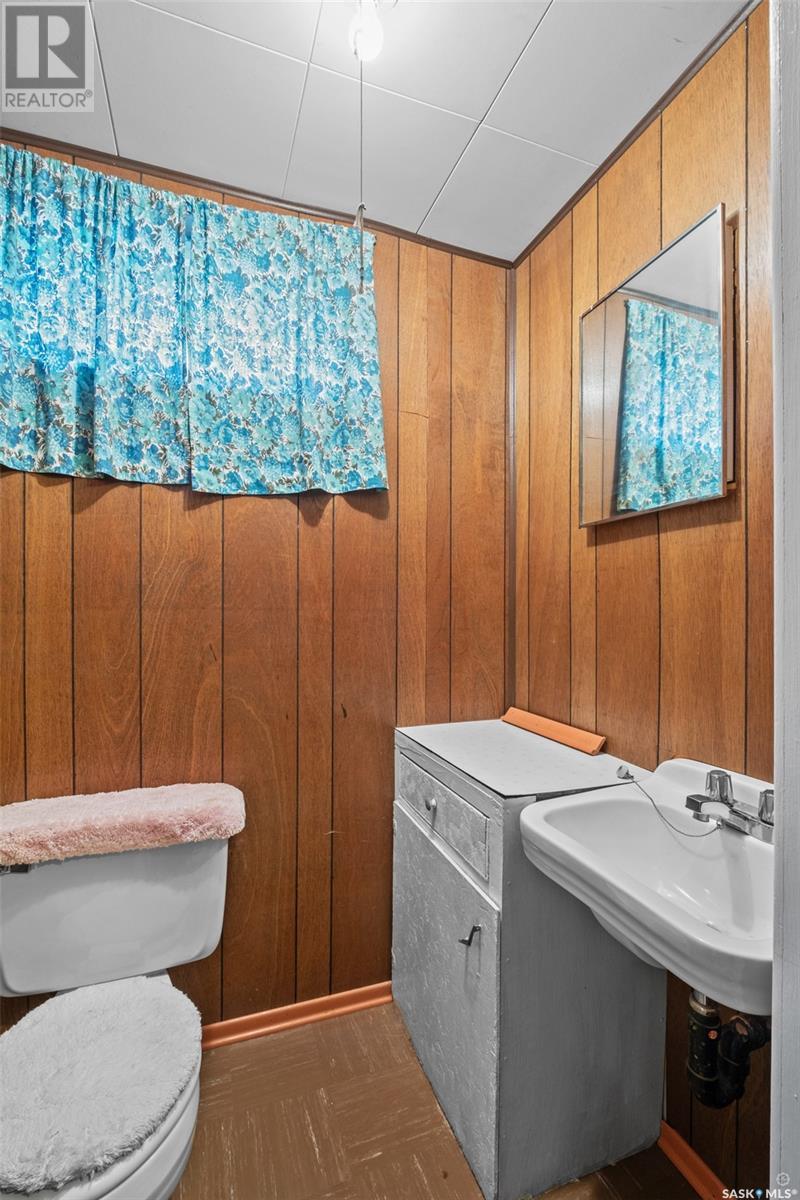 700 6th STREET E