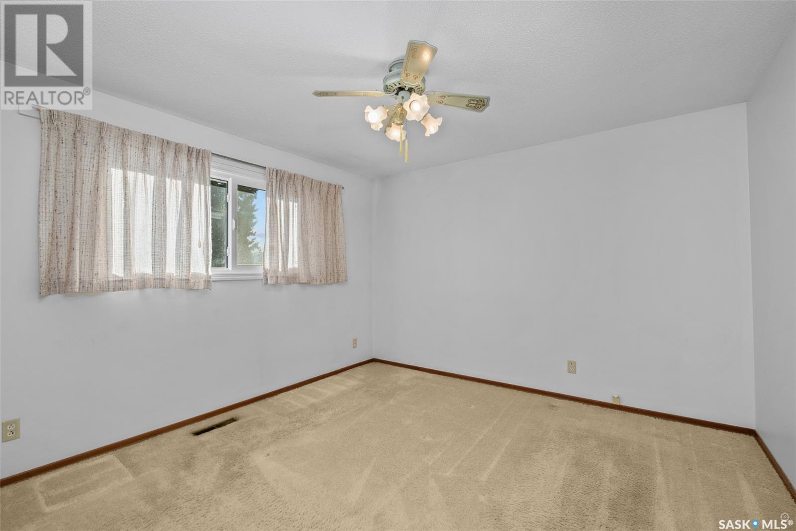 700 6th STREET E