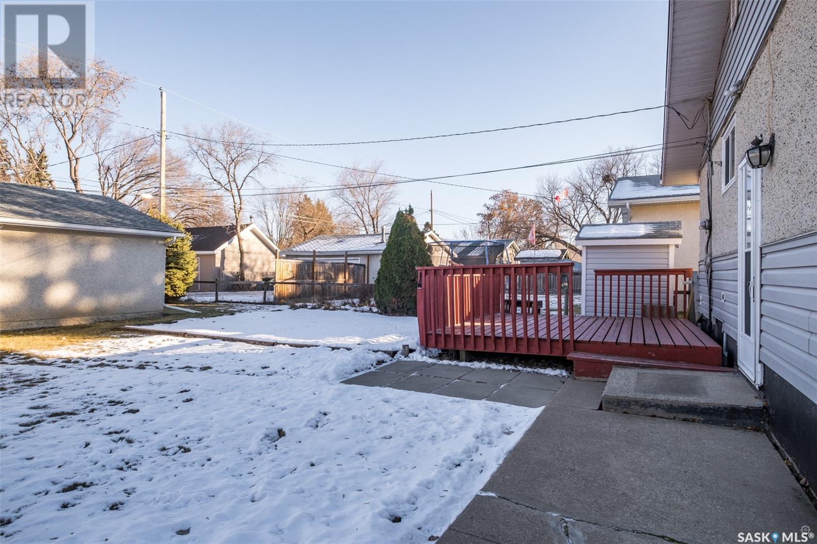 700 6th STREET E
