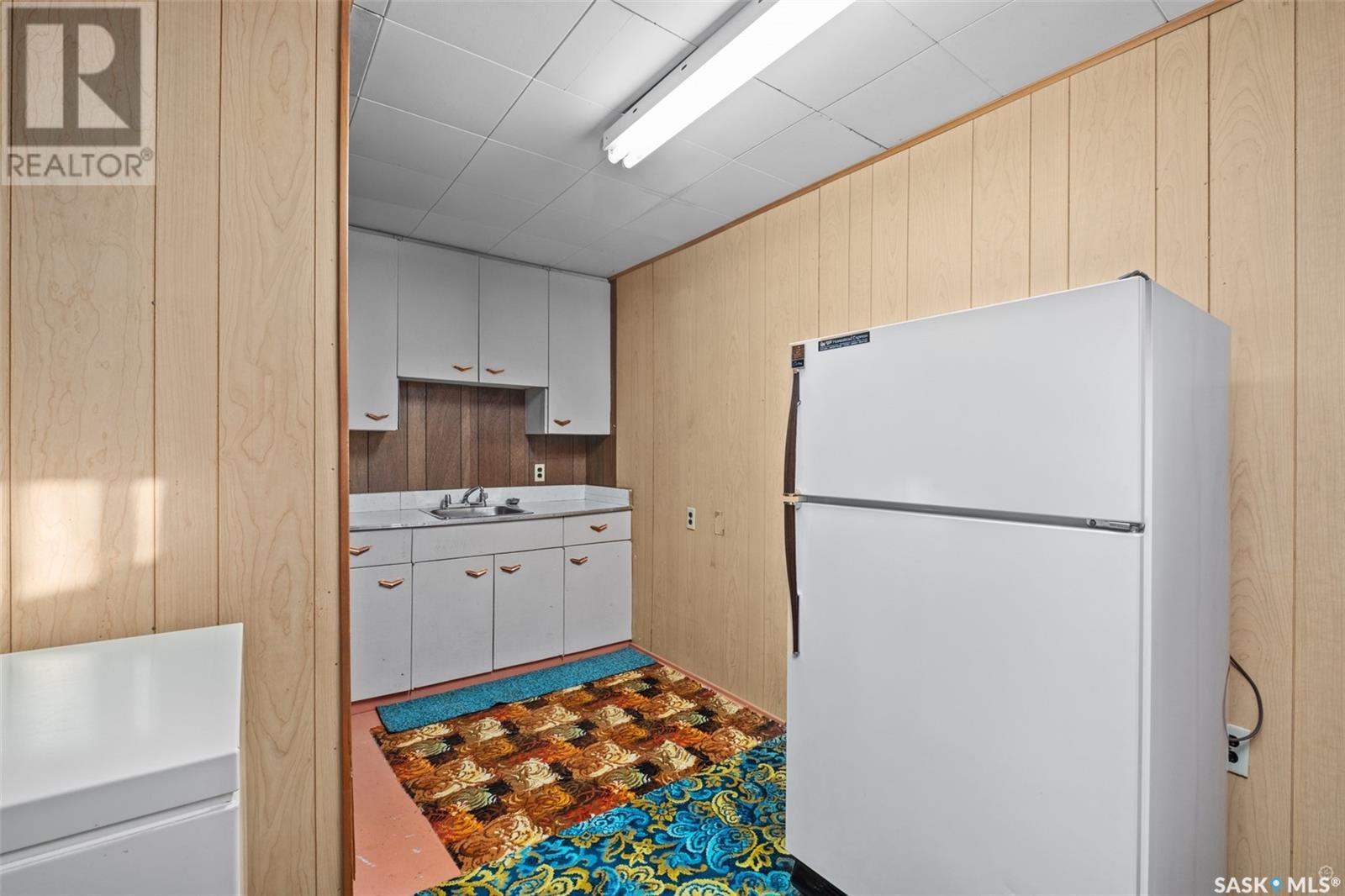 700 6th STREET E
