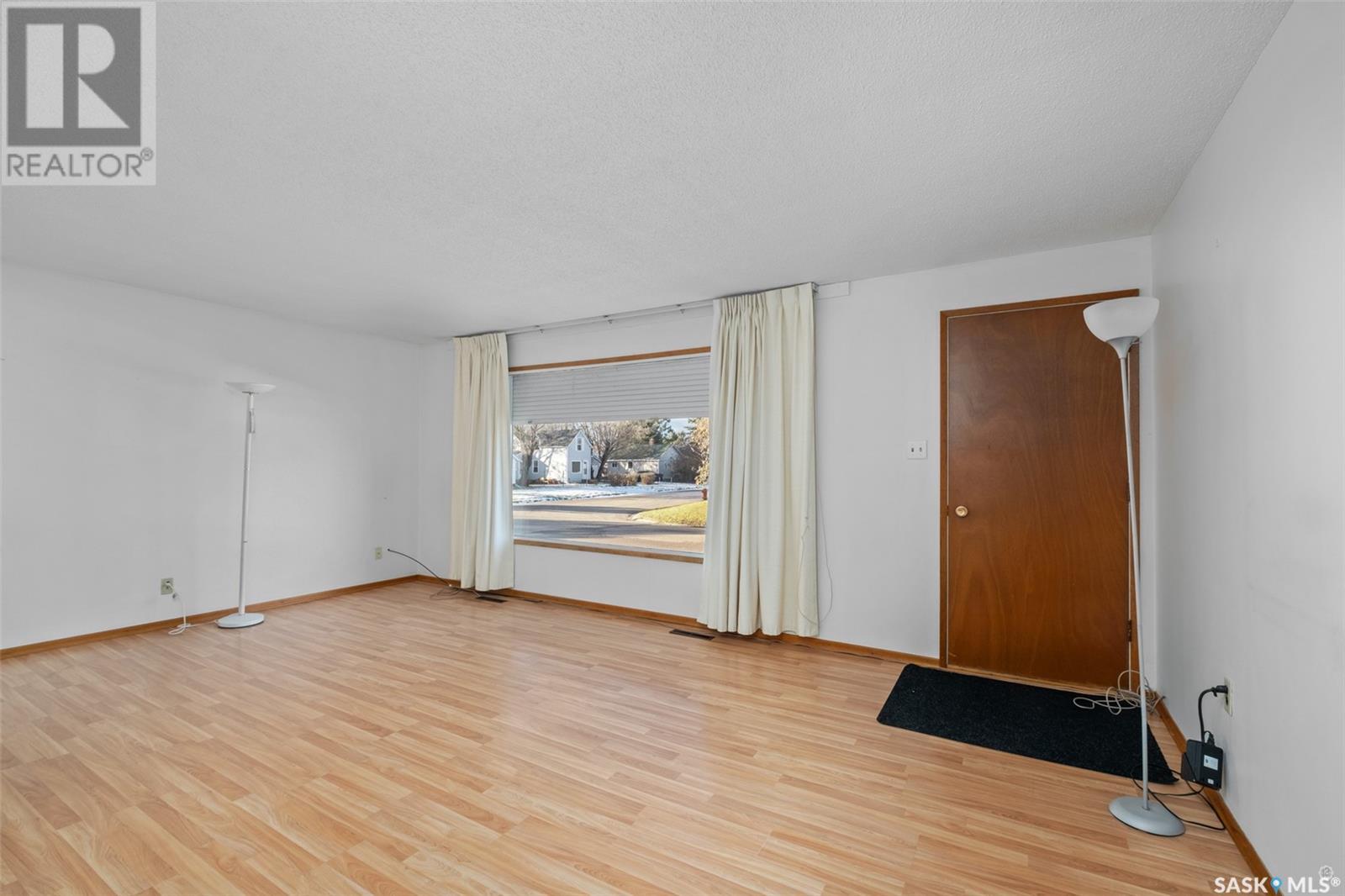 700 6th STREET E