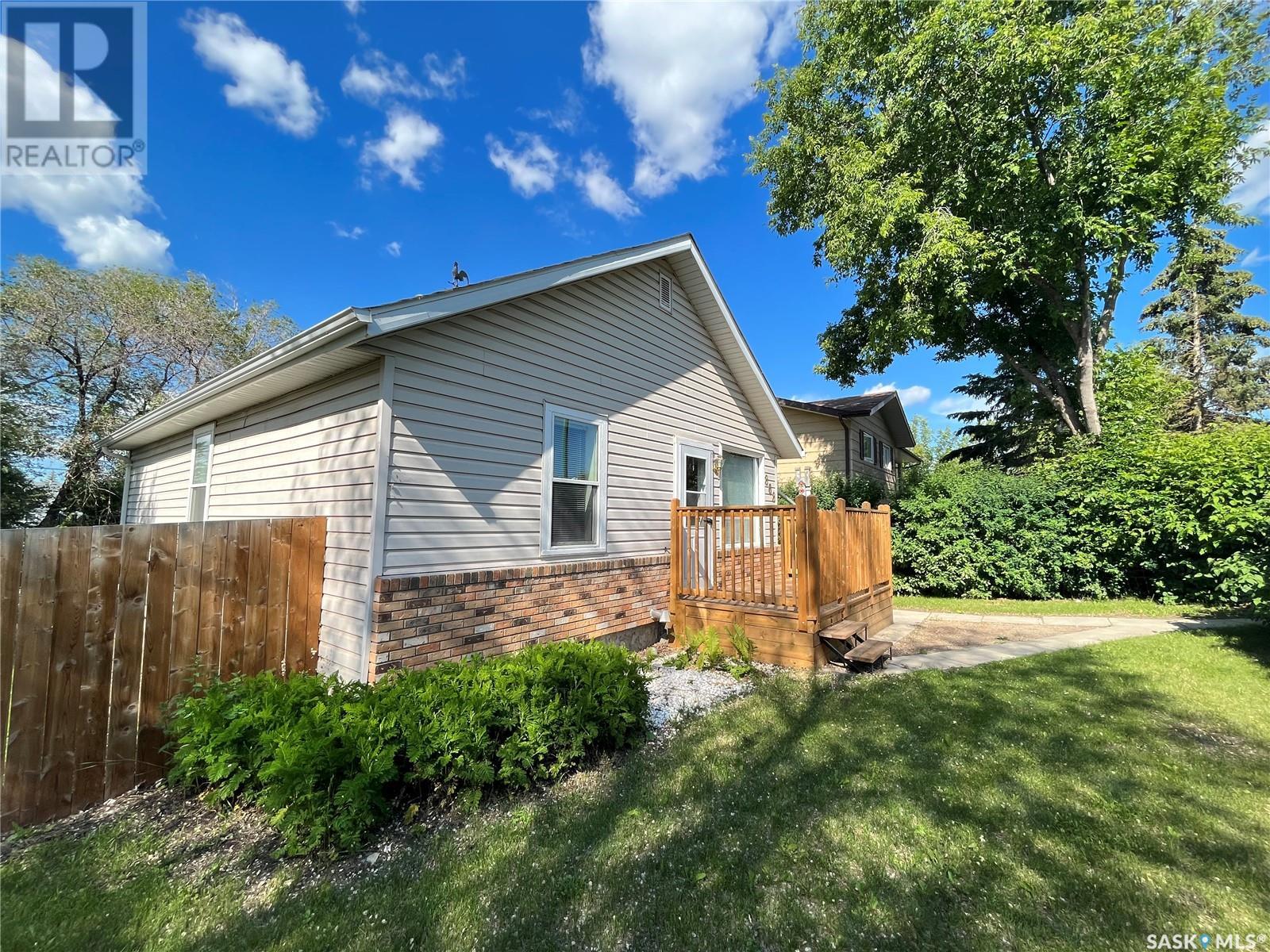 868 17th STREET W
