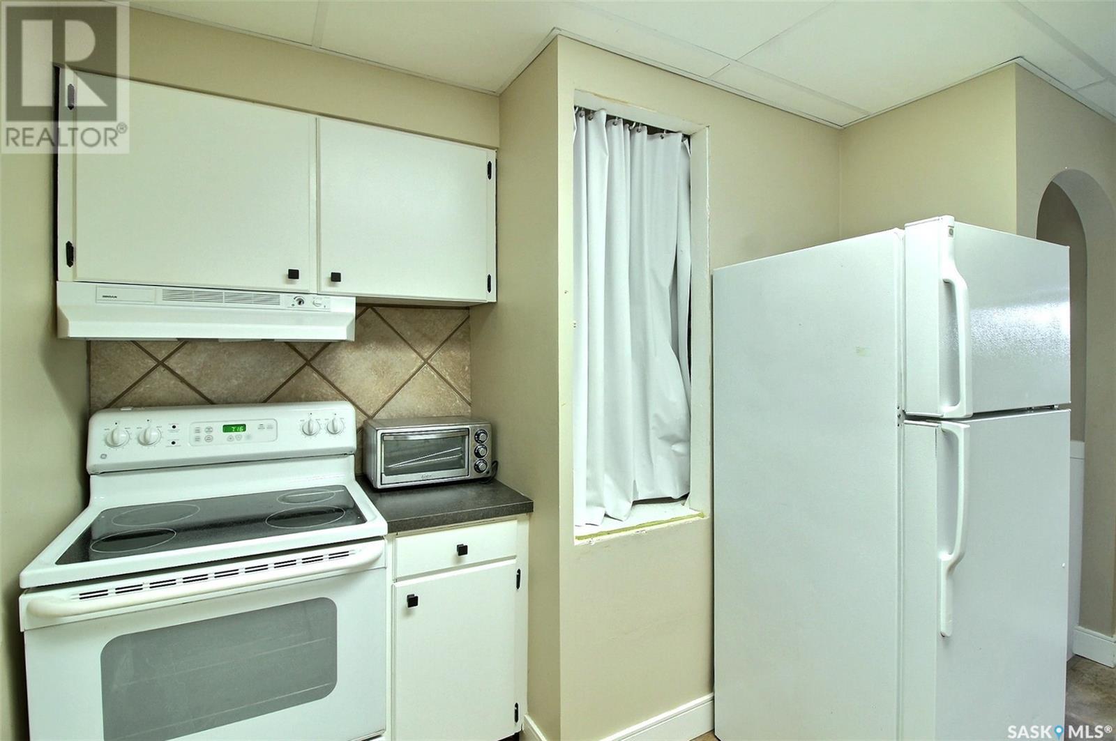 868 17th STREET W
