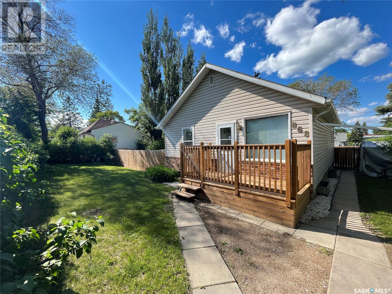 868 17th STREET W