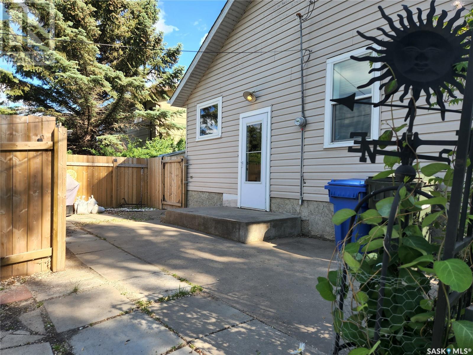 868 17th STREET W