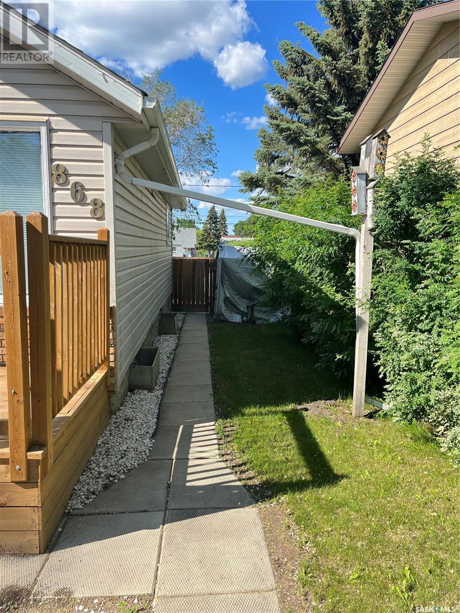 868 17th STREET W
