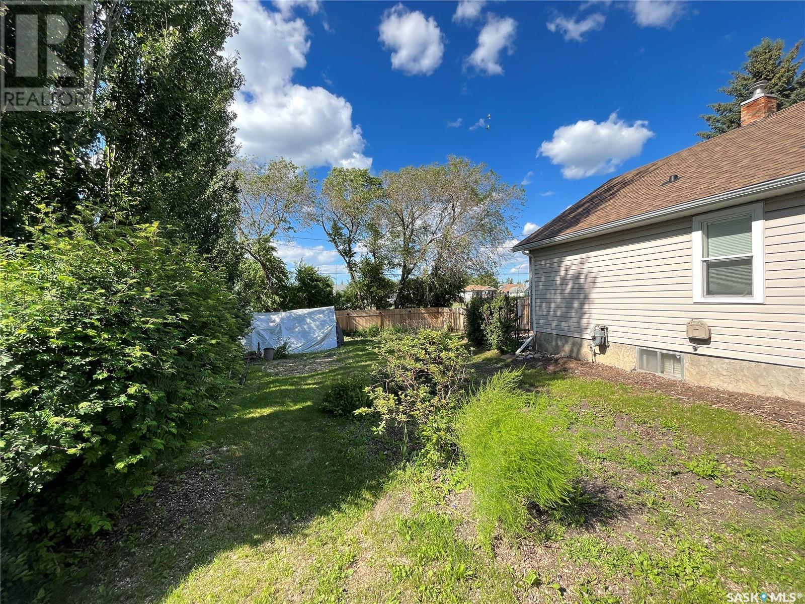 868 17th STREET W