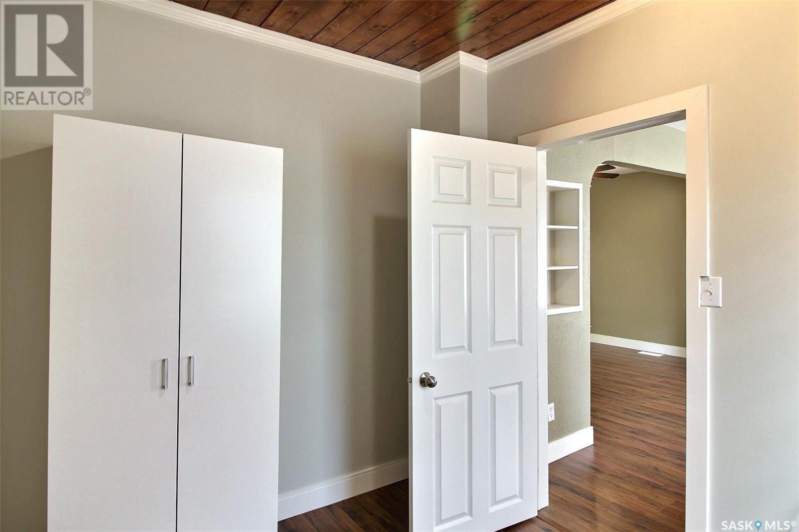 868 17th STREET W