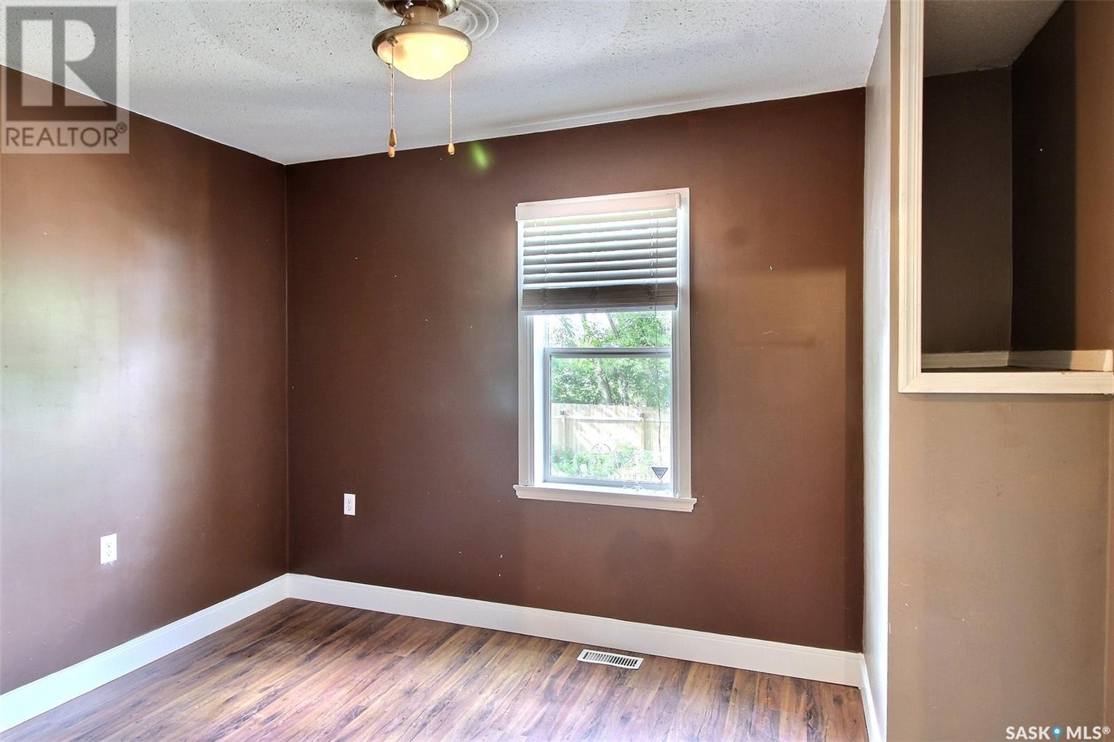 868 17th STREET W