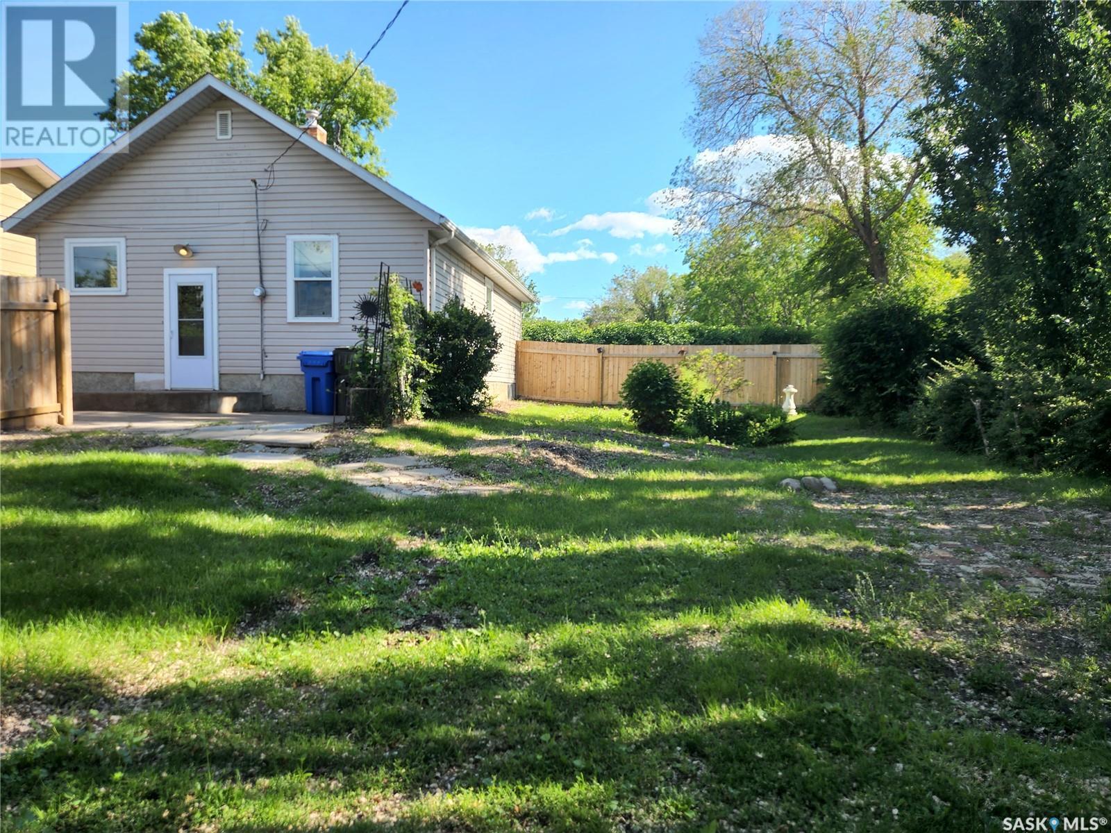 868 17th STREET W