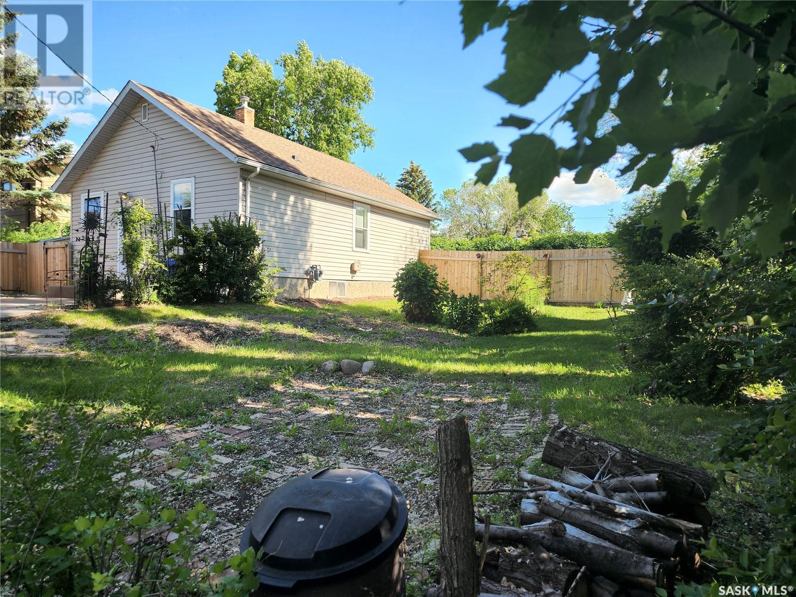 868 17th STREET W