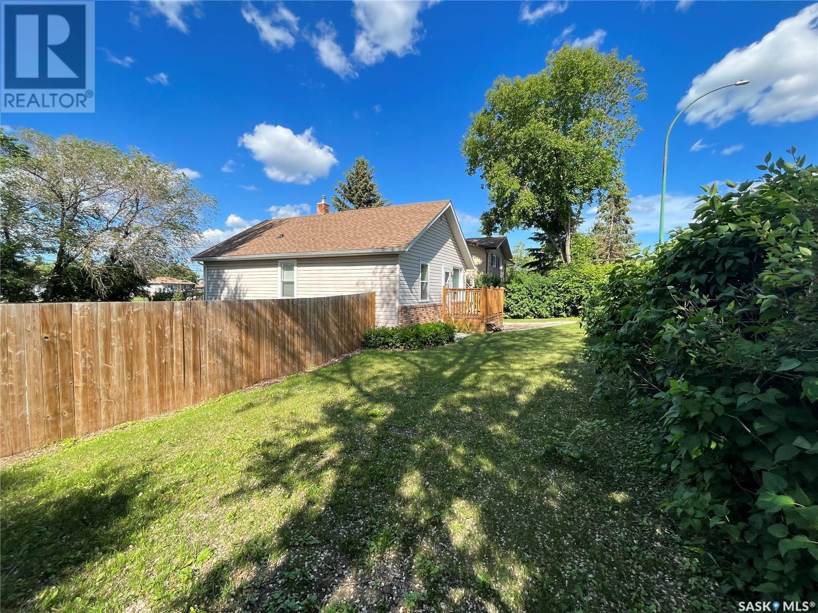 868 17th STREET W