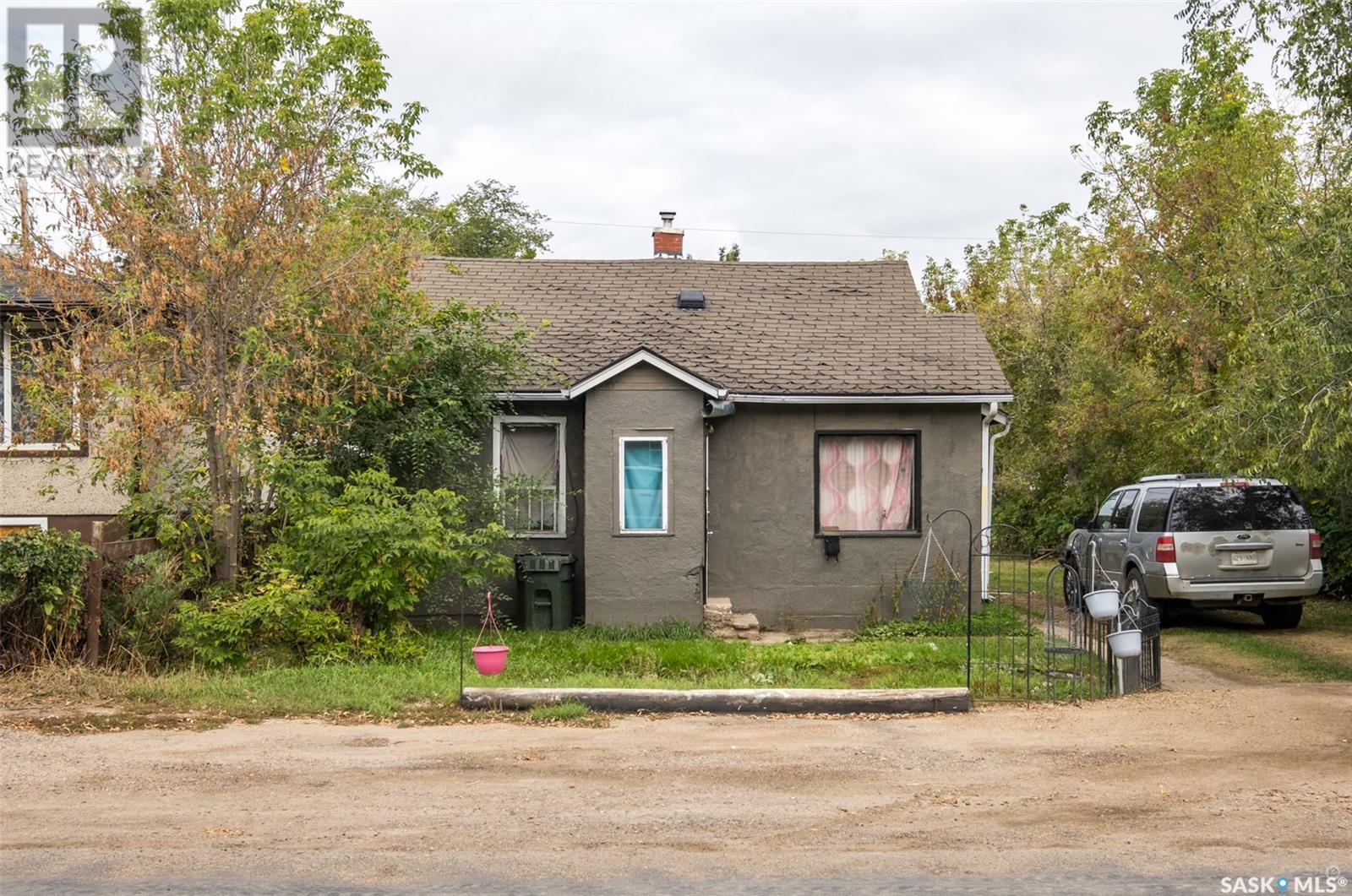 658 18th STREET W
