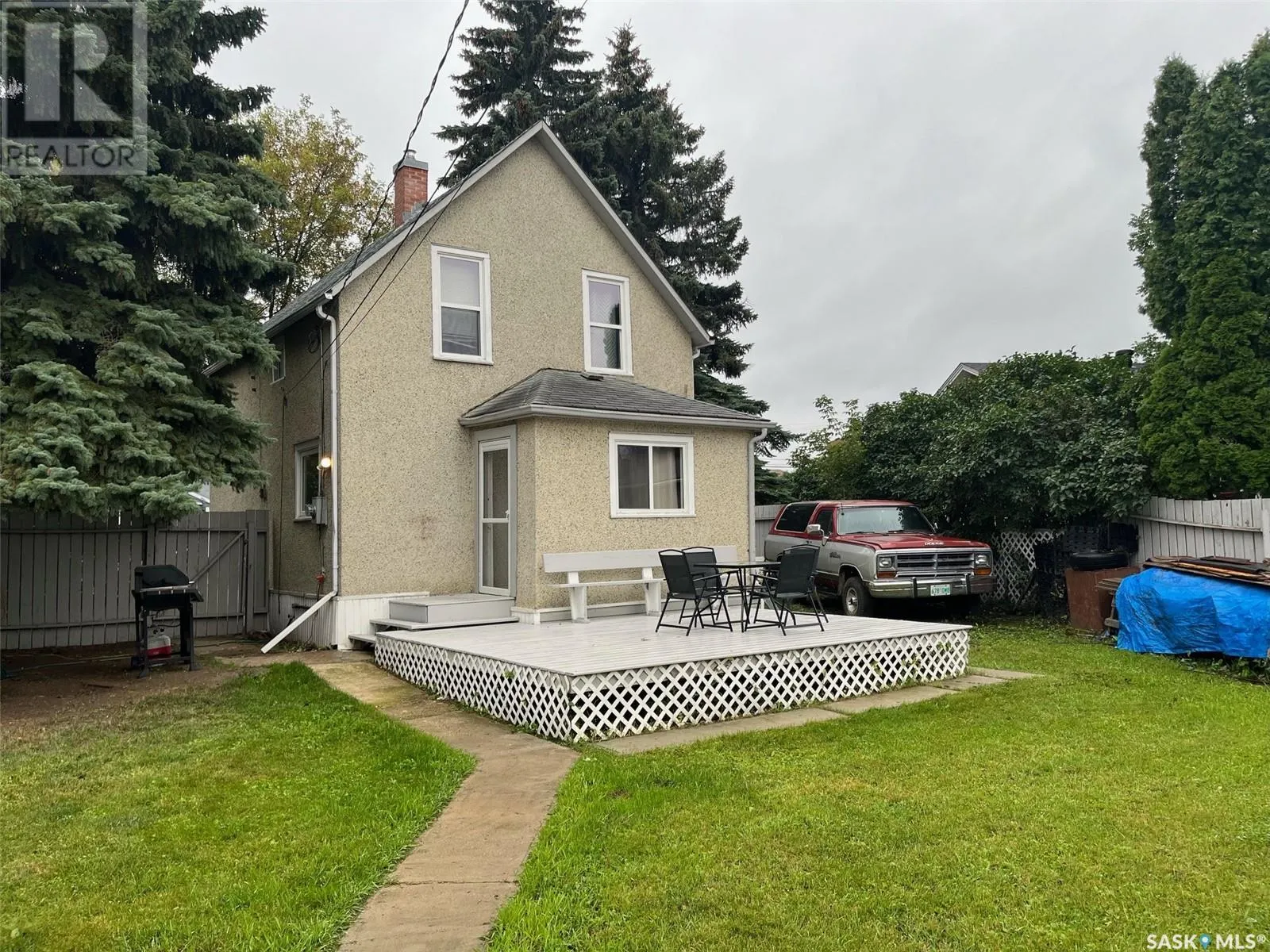 178 6th STREET E