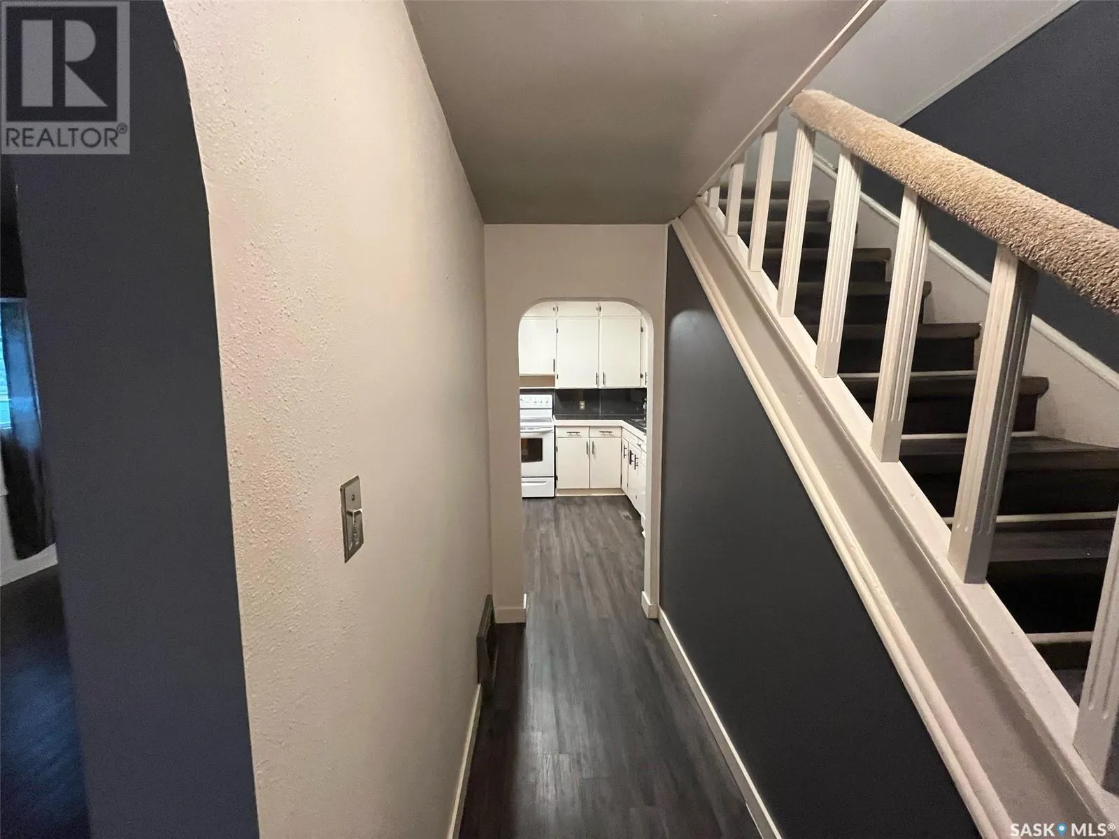 178 6th STREET E