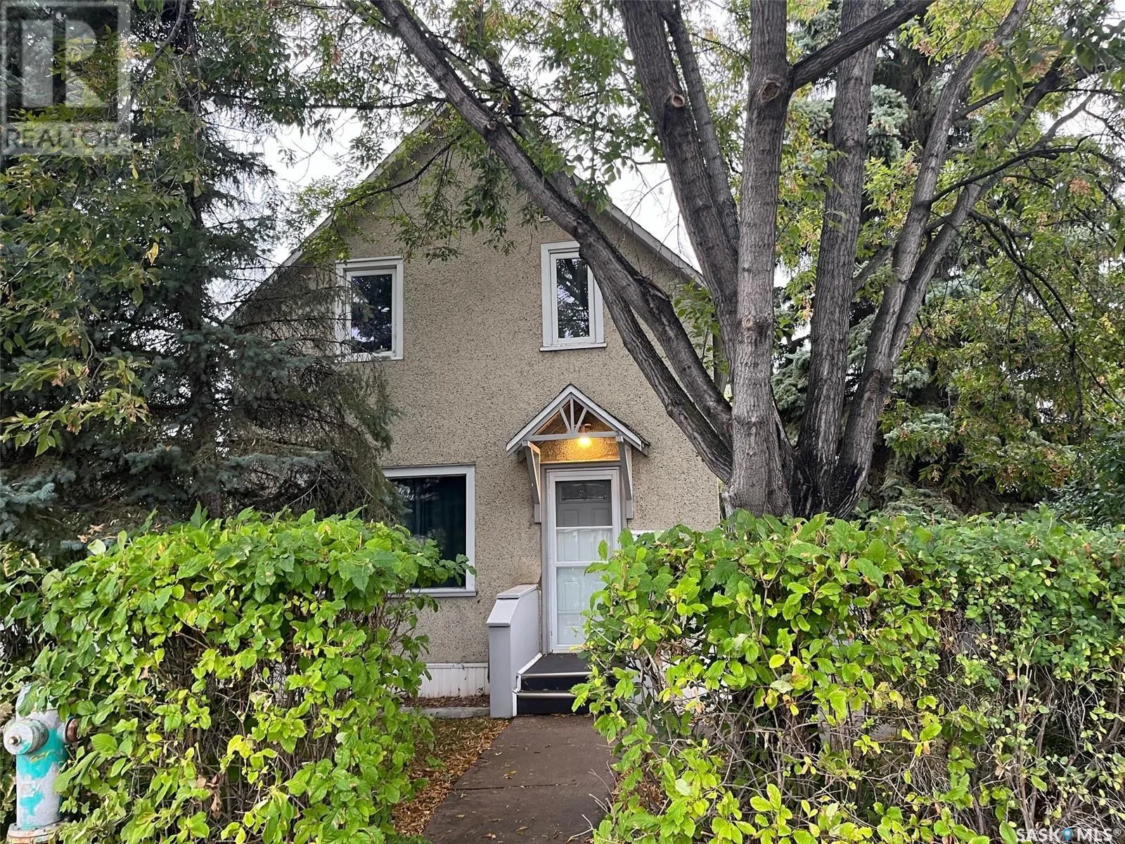 178 6th STREET E