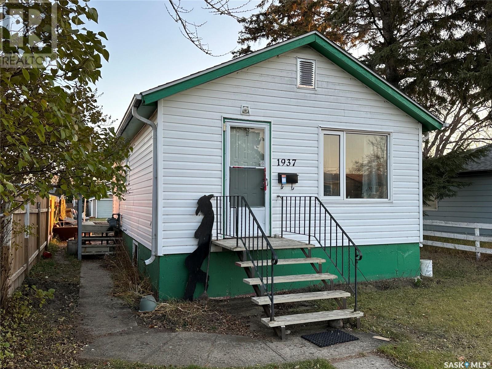 1937 14th STREET W